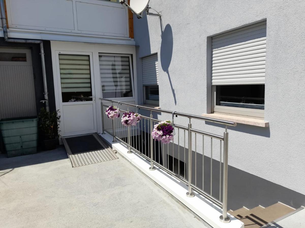 Haus Monika Apartment Zeltingen-Rachtig Bagian luar foto